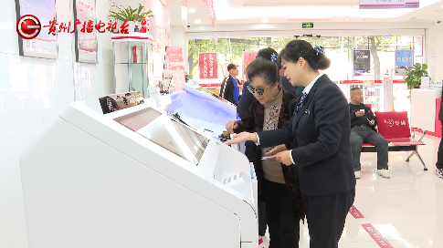 火遍全网的手语柜姐，原来是她！