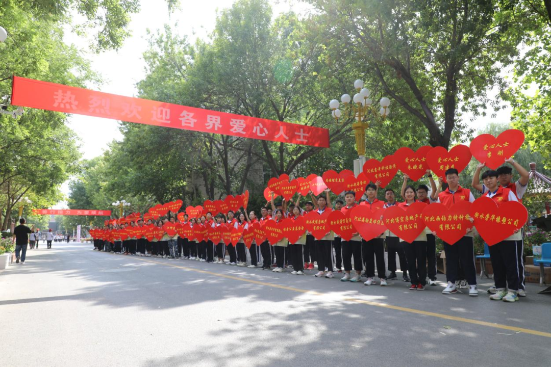 泛亚电竞官网|学生志愿者积极服务学校大型活动(图11)