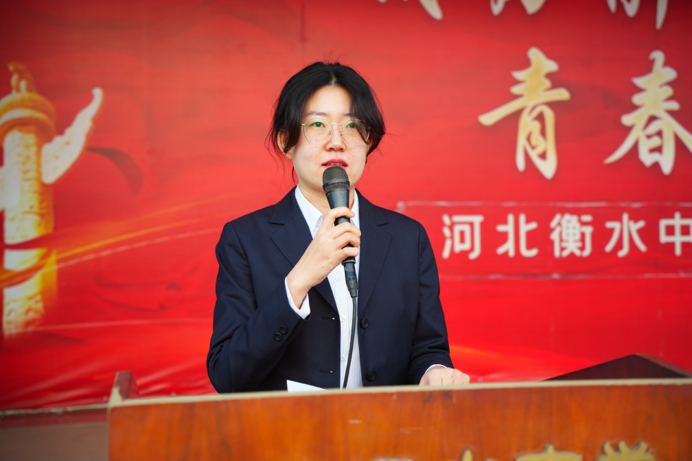 ‘半岛官网App下载’传承雷锋精神 不负时代重托——衡中举行主题升旗仪式(图3)