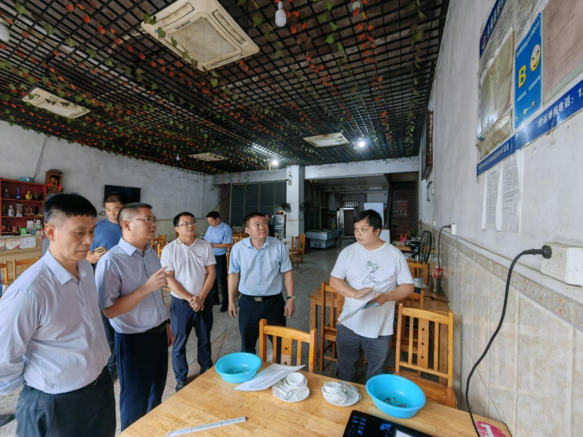 当前位置:>首页>工作动态>永福新闻>唐芳顺一行首先对三皇镇市场,酒店