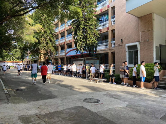 广州思源学校2022级高一新生报到现场直击!