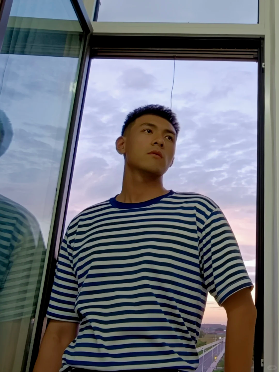 寸头兵哥哥火出圈！190CM的他脱衣炸场，胸毛太茂盛了！