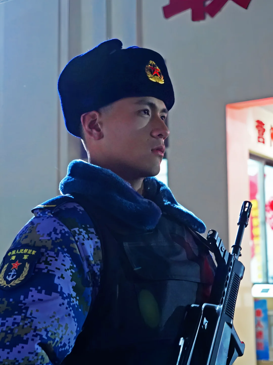 寸头兵哥哥火出圈！190CM的他脱衣炸场，胸毛太茂盛了！