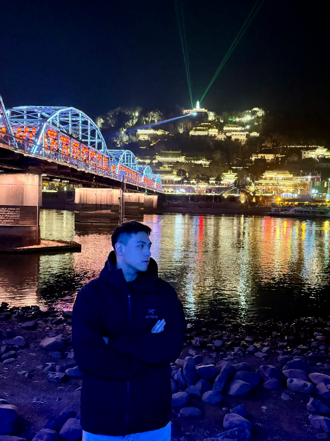 寸头兵哥哥火出圈！190CM的他脱衣炸场，胸毛太茂盛了！