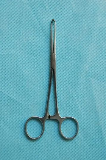 手术钳子都有哪些【健康科普】手术室常用的器械你认识几个？_https://www.jmylbn.com_新闻资讯_第24张