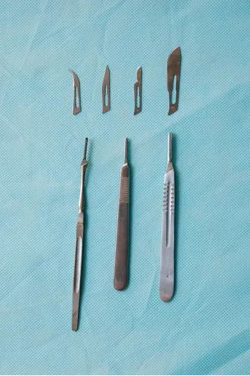 手术钳子都有哪些【健康科普】手术室常用的器械你认识几个？_https://www.jmylbn.com_新闻资讯_第12张