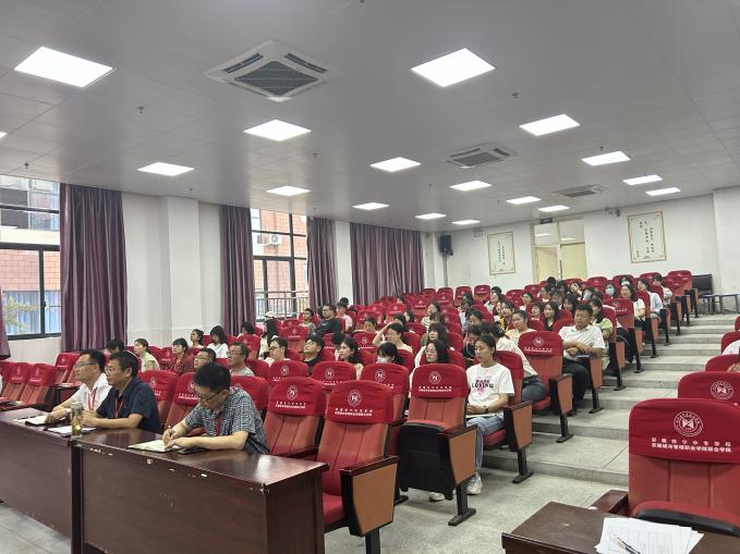 躬耕教坛,强国有我——怀宁县中等专业学校线上观看“2023年优秀特岗教师巡回报告会”