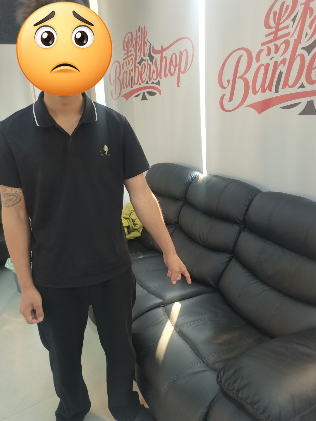 嫌疑人指认当时坐下的位置