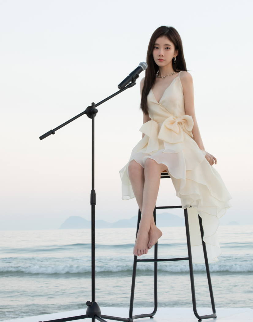 网友:这么矮还买热搜?