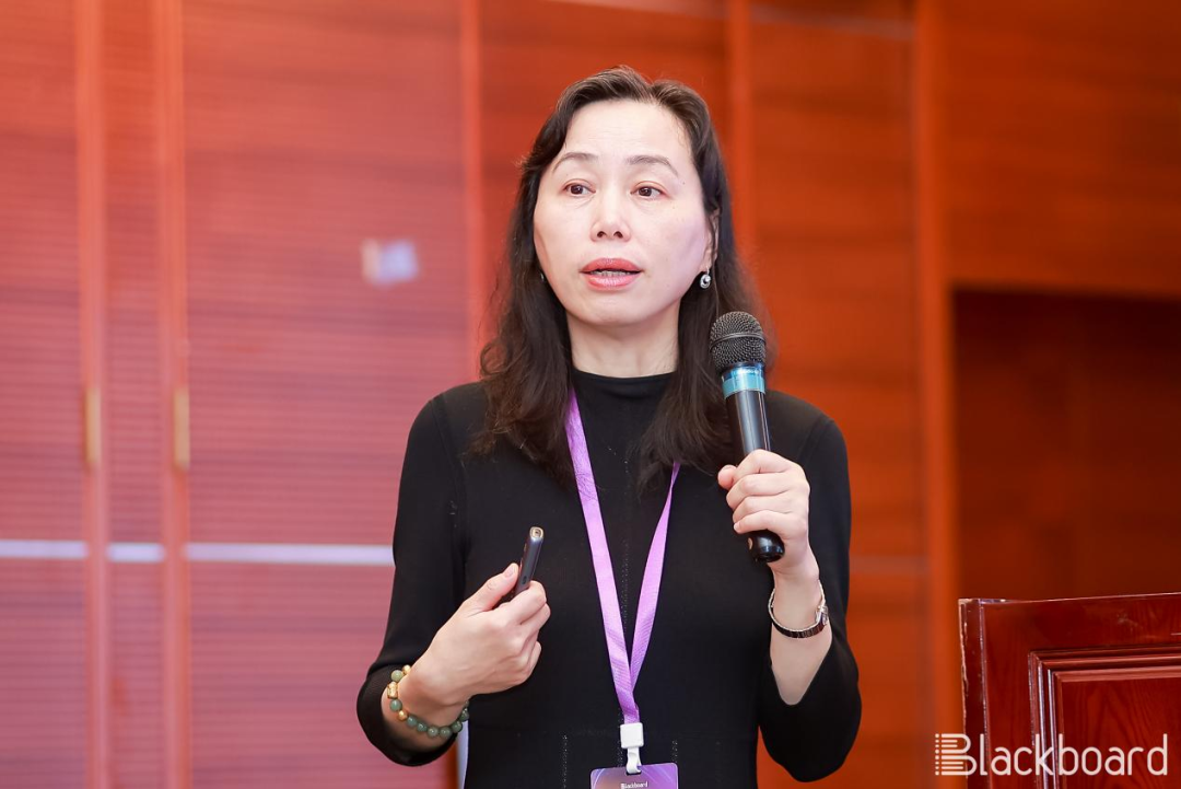 顺利召开数字融合引领创新首届数字化助力商学院发展高峰论坛