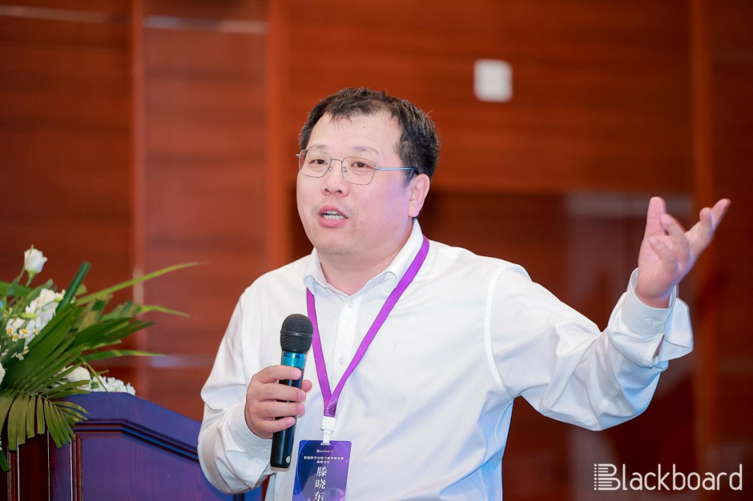 山东财经大学黄河商学院院长助理滕晓东围绕"ai时代中国商科教育aacsb