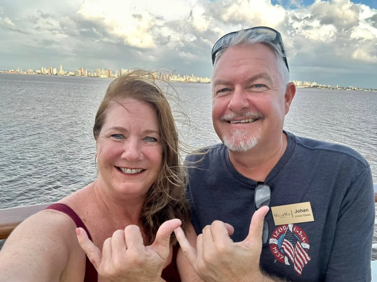 退休夫妇花10万“邮轮养老”：船上住15年，包吃包打扫，环游世界4圈，比房租便宜得多！