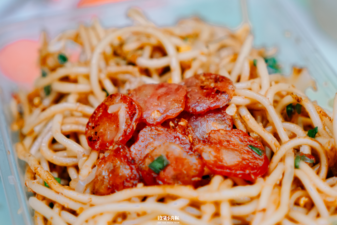 麻烦,腊肠瘦肉蛋炒油面,加辣