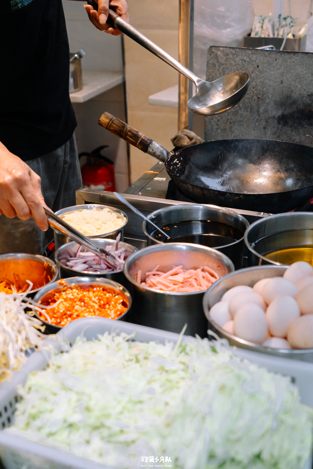 麻烦,腊肠瘦肉蛋炒油面,加辣