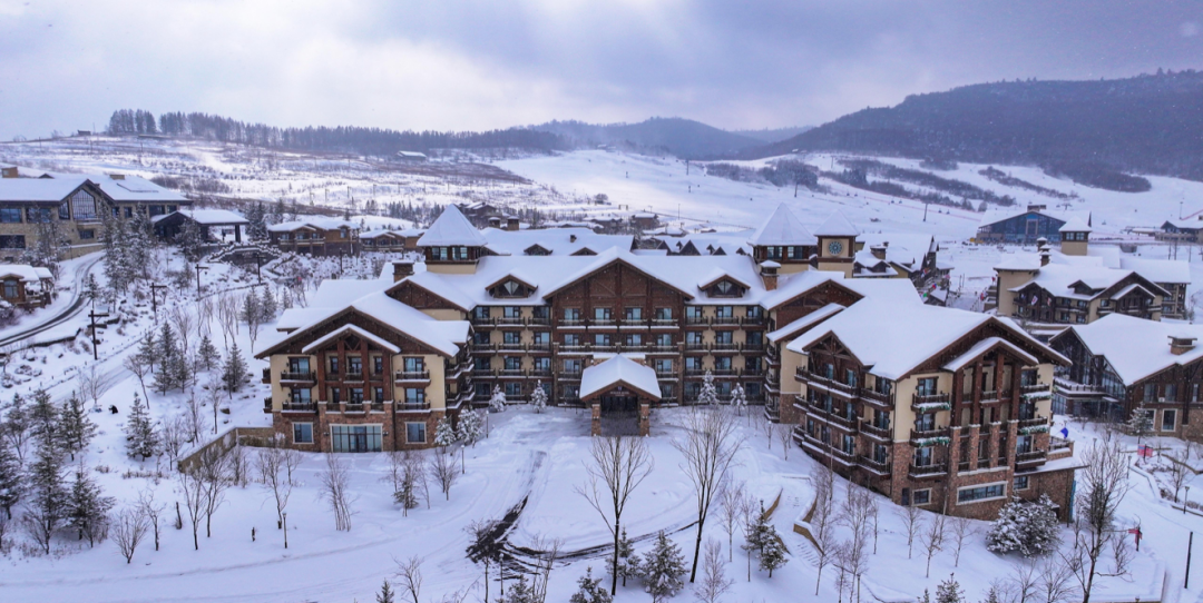 长白山雪季酒店套餐599元起 滑雪温泉漂流含接送 不加价预约至2027年3月