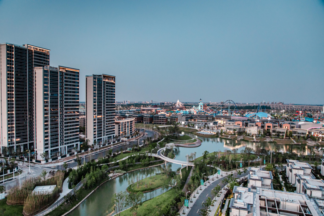襄阳华侨城实景图如今的襄阳正处于建设汉江流域发展,辐射南襄盆地