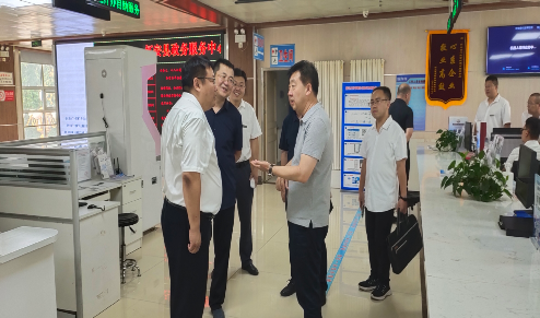 市行政审批局党组书记局长王焕平一行赴怀安县政务服务中心调研图文