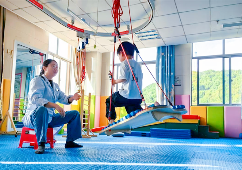 悬吊训练系统 怎么装【儿童康复】带您探秘神奇的儿童康复训练法——儿童悬吊（SET）康复训练系统_https://www.jmylbn.com_新闻资讯_第17张