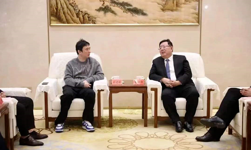 王思聪无奈继承千亿家产,最后的倔强是不穿西装 - 远方青木 - 瓦斯