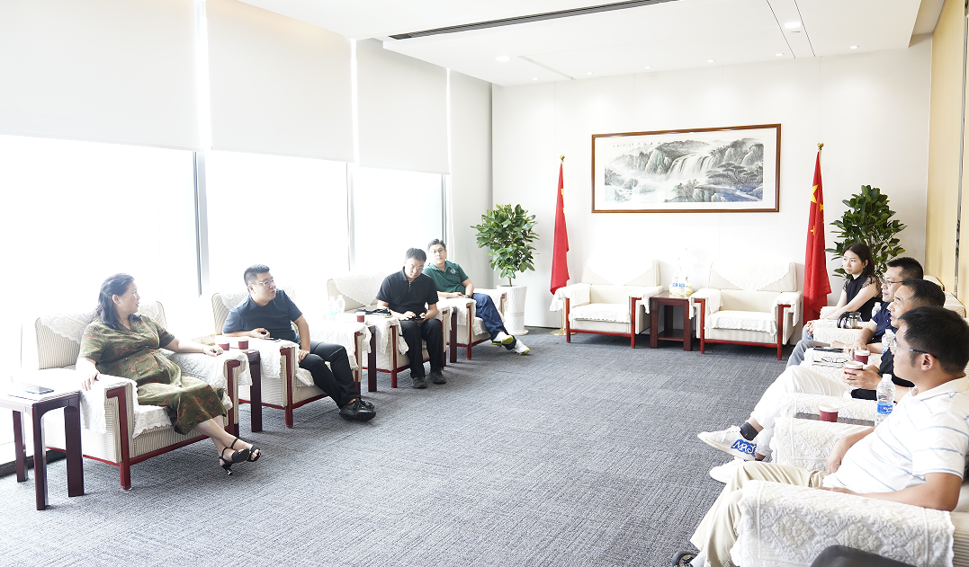 徐慧英常務(wù)副會長對王璐局長的到訪表達熱烈歡迎，并對商會服務(wù)工作進行介紹