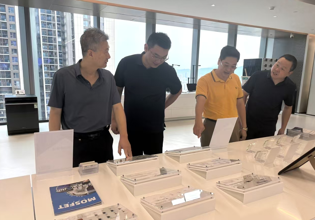 展望未來，雙方愿通過一系列的新舉措進(jìn)一步推動(dòng)高水平的合作，形成雙向奔赴和共同發(fā)展的新遠(yuǎn)景。商會(huì)秘書處副秘書長(zhǎng)姚振雷參加交流。