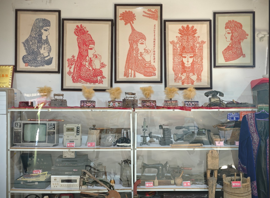 “戶兒家”文化大院內(nèi)的老物件。呂路萍 攝