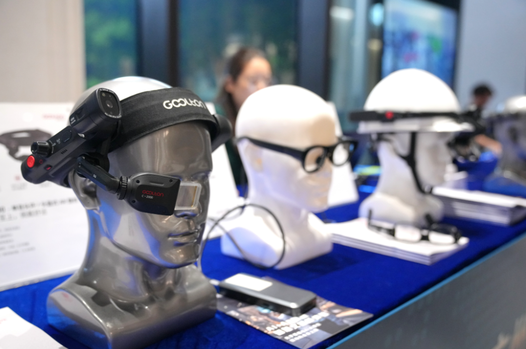 今年6月举行的广州国际投资年会现场部分科技产品