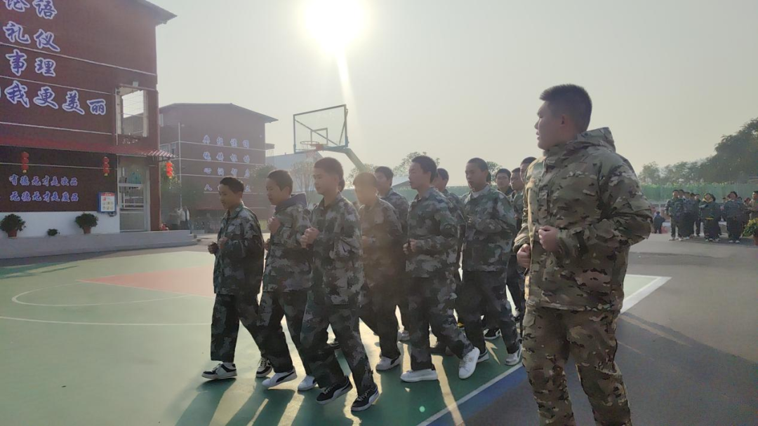 永青军训汇演