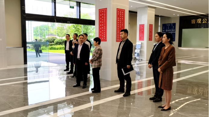 上饶师范学院一行莅临光学检验中心调研交流