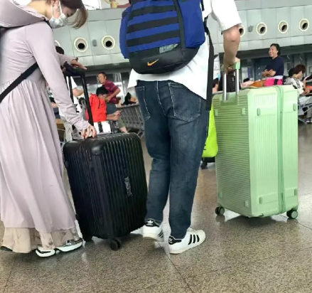 网红编造悲惨故事翻车：她害了自己，也害了真正需要帮助的人。