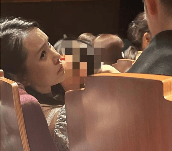 伊能静被偷拍,脸蜡黄细纹多,没有上妆后精致却比同龄人有气质!-微信头条网 伊能静被偷拍,脸蜡黄细纹多,没有上妆后精致却比同龄人有气质!