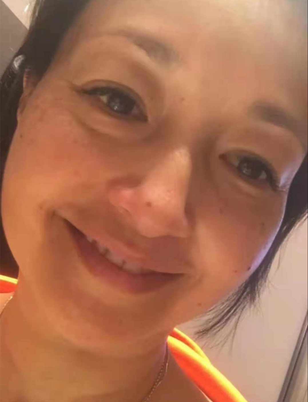 李绮红老了毫不避讳!晒素颜照,皱纹雀斑与记忆中的模样相差甚远_友友