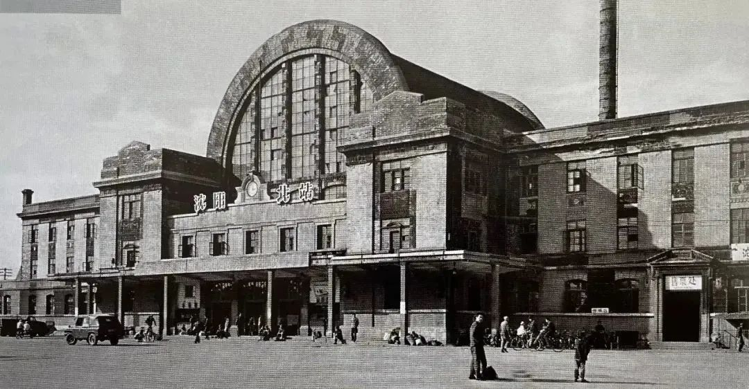 与朱彬都加入了当时影响最大的华人建筑设计事务所——基泰工程司,并