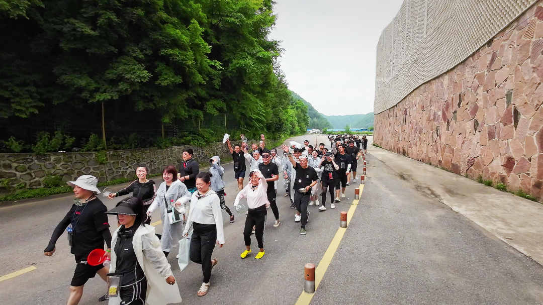 芒果百人军团大战红河谷凝心聚力扬帆起航