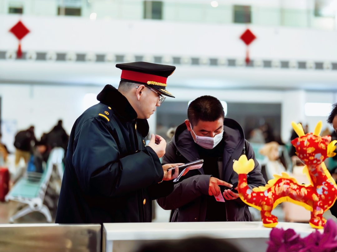 朋友,鐵路12306網站(含客戶端)是中國鐵路唯一官方火車票網絡售票平臺