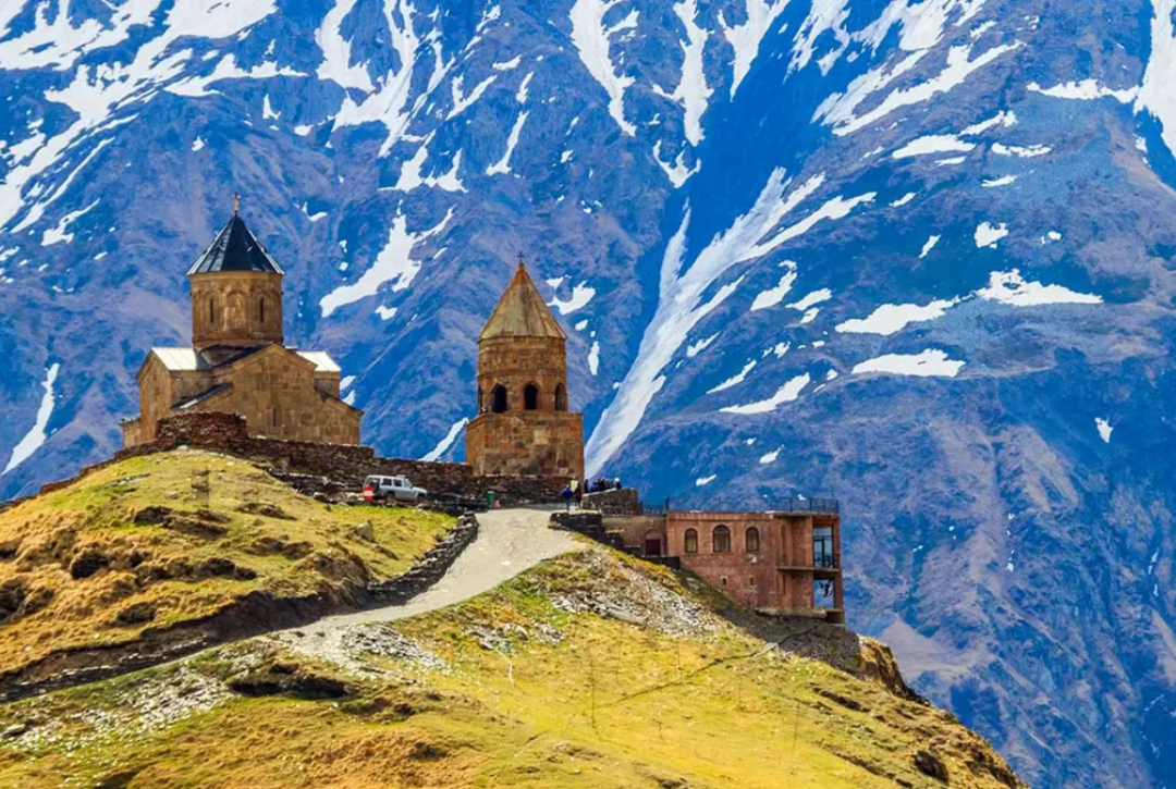 刚对华免签！却拒不出席亚运会？这个最欧洲的亚洲小国，到底藏着什么！