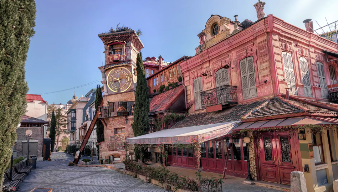 刚对华免签！却拒不出席亚运会？这个最欧洲的亚洲小国，到底藏着什么！