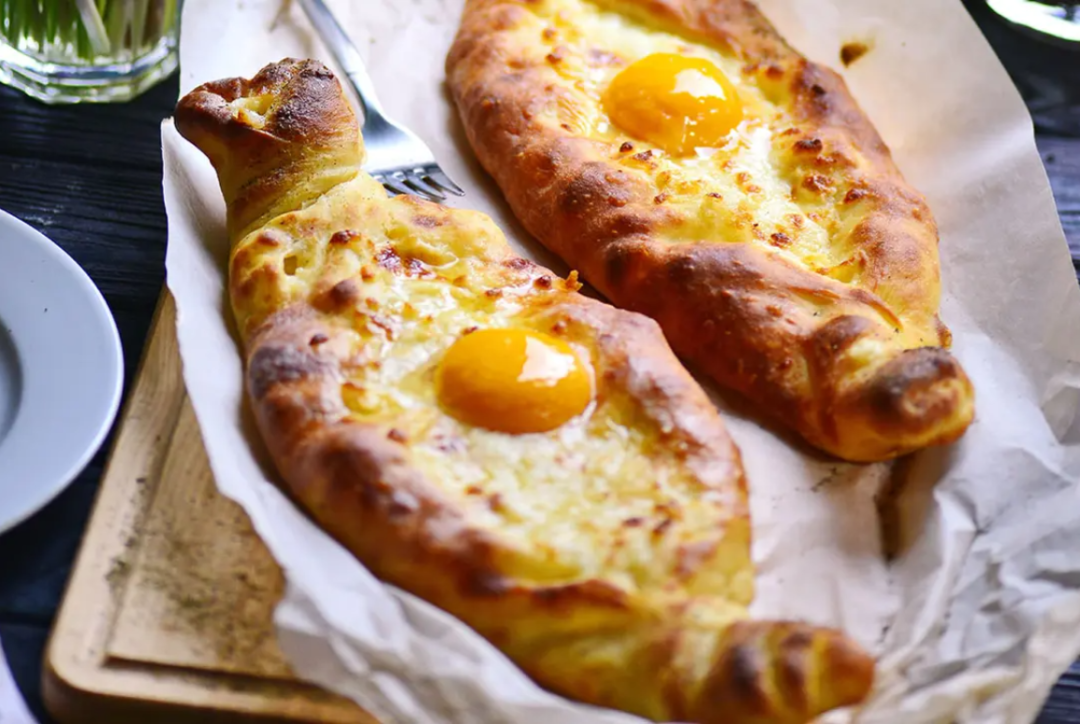 刚对华免签！却拒不出席亚运会？这个最欧洲的亚洲小国，到底藏着什么！