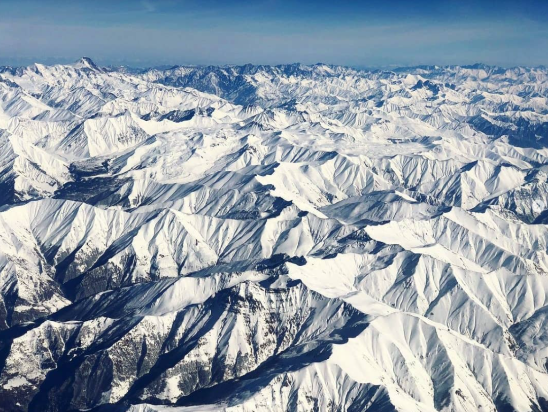 刚对华免签！却拒不出席亚运会？这个最欧洲的亚洲小国，到底藏着什么！