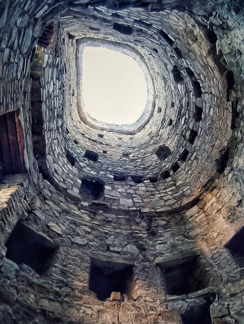 刚对华免签！却拒不出席亚运会？这个最欧洲的亚洲小国，到底藏着什么！