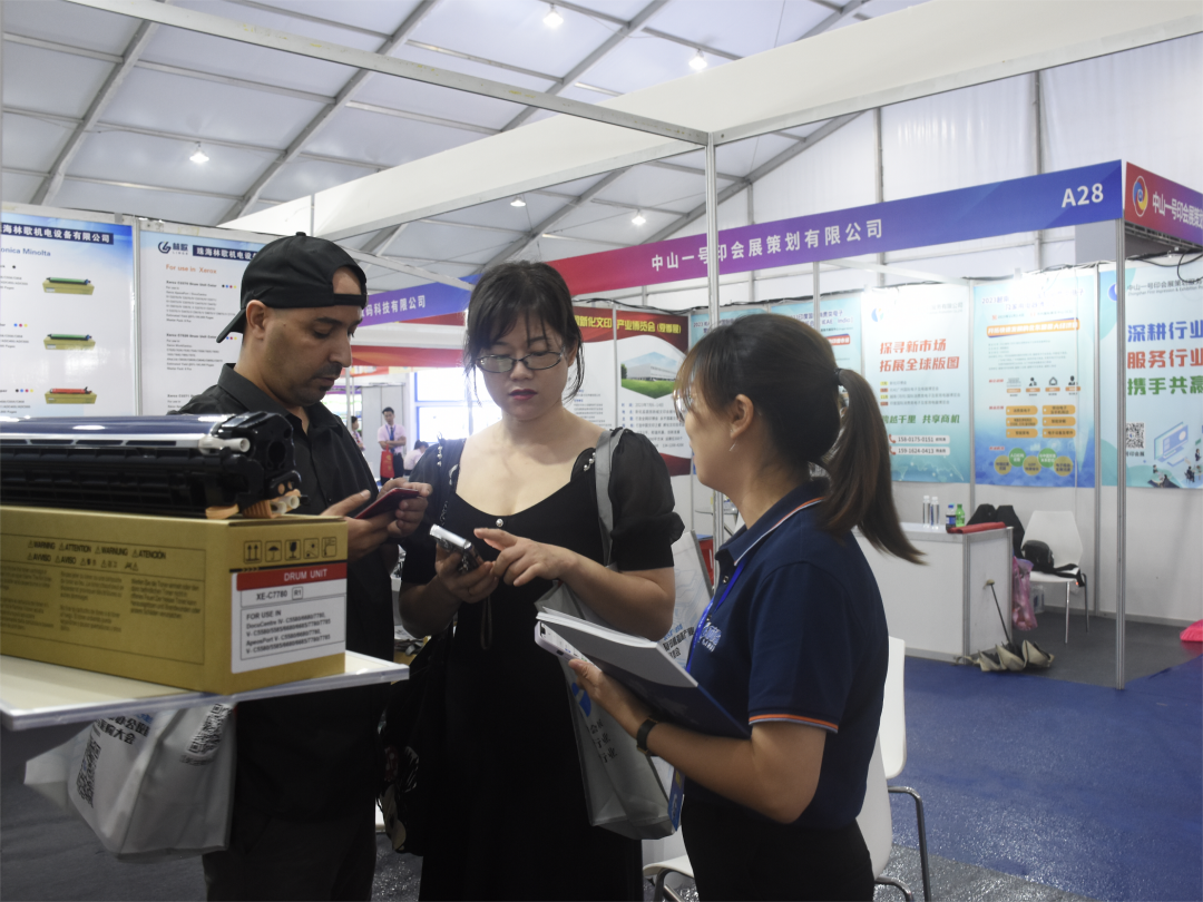 展会图片 (1).JPG