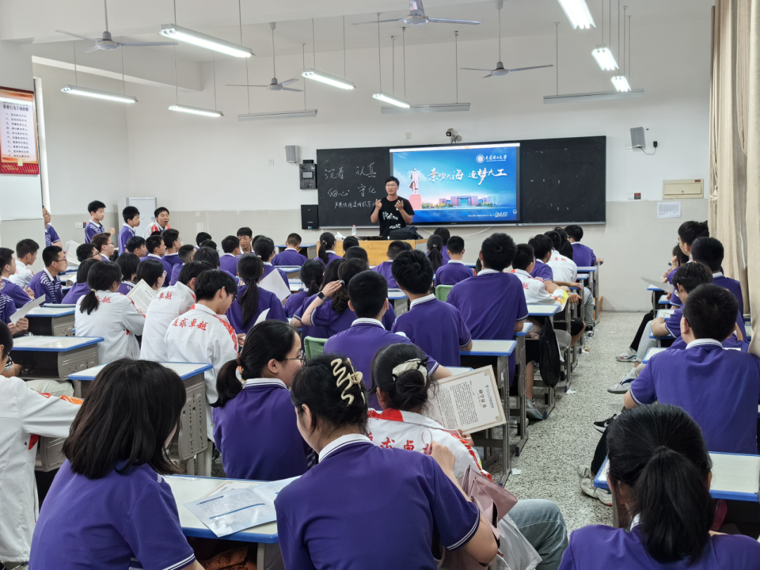 大连理工大学与襄阳四中联合举办巴哈赛车探索研学活动