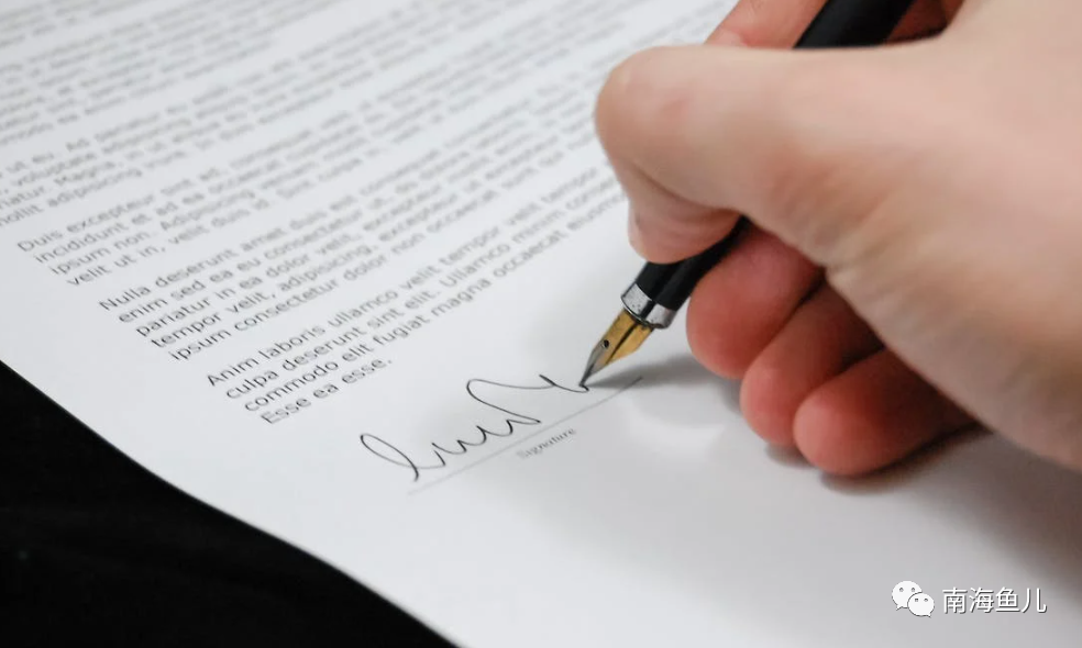 报道专栏作家刘光华