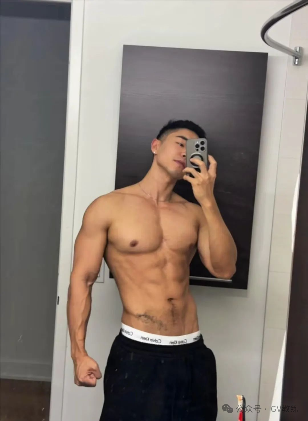 精品海归薄肌体育生，让外国人疯狂迷恋！