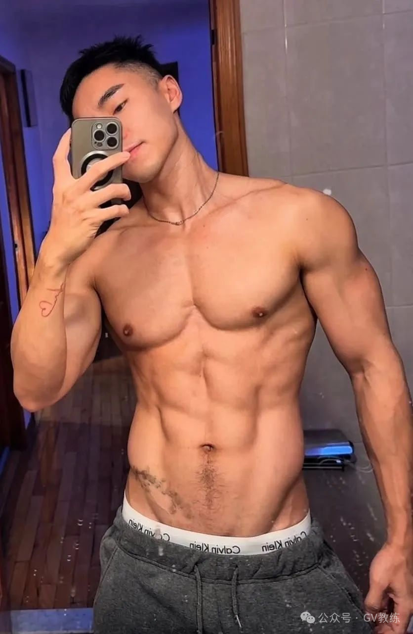 精品海归薄肌体育生，让外国人疯狂迷恋！