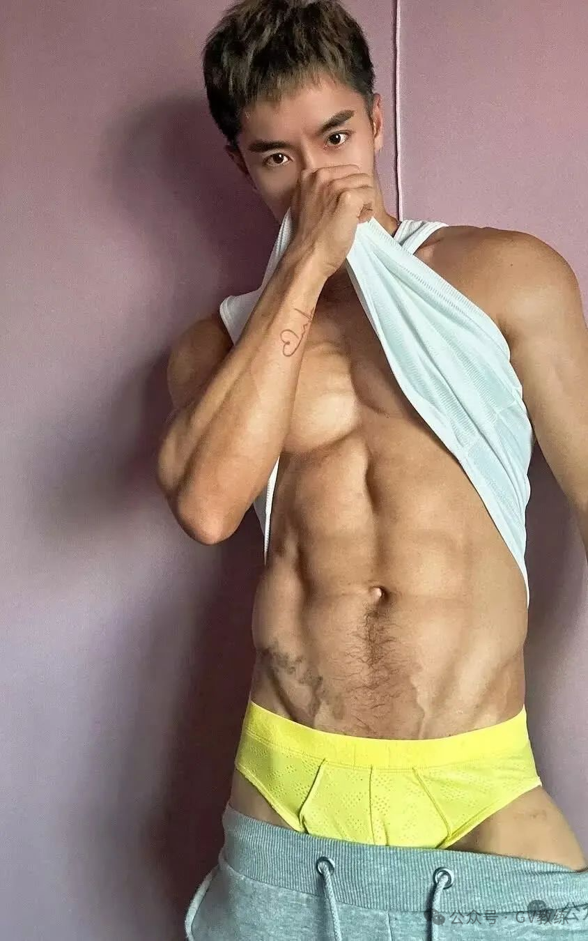 精品海归薄肌体育生，让外国人疯狂迷恋！