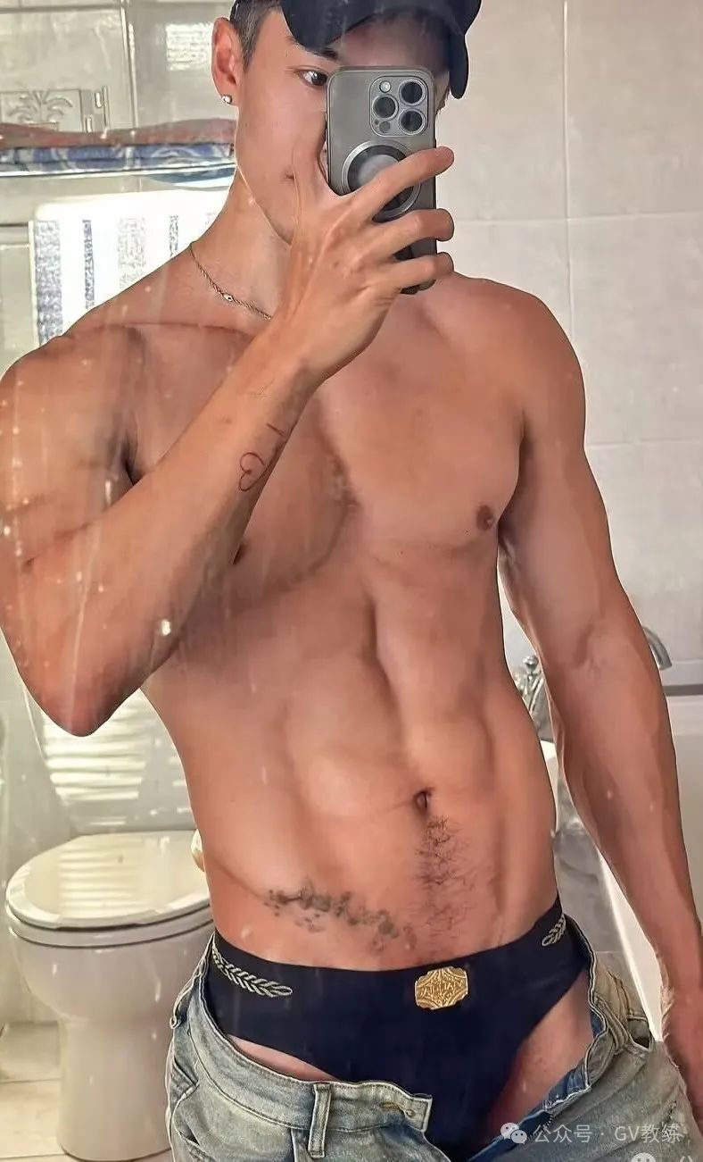 精品海归薄肌体育生，让外国人疯狂迷恋！