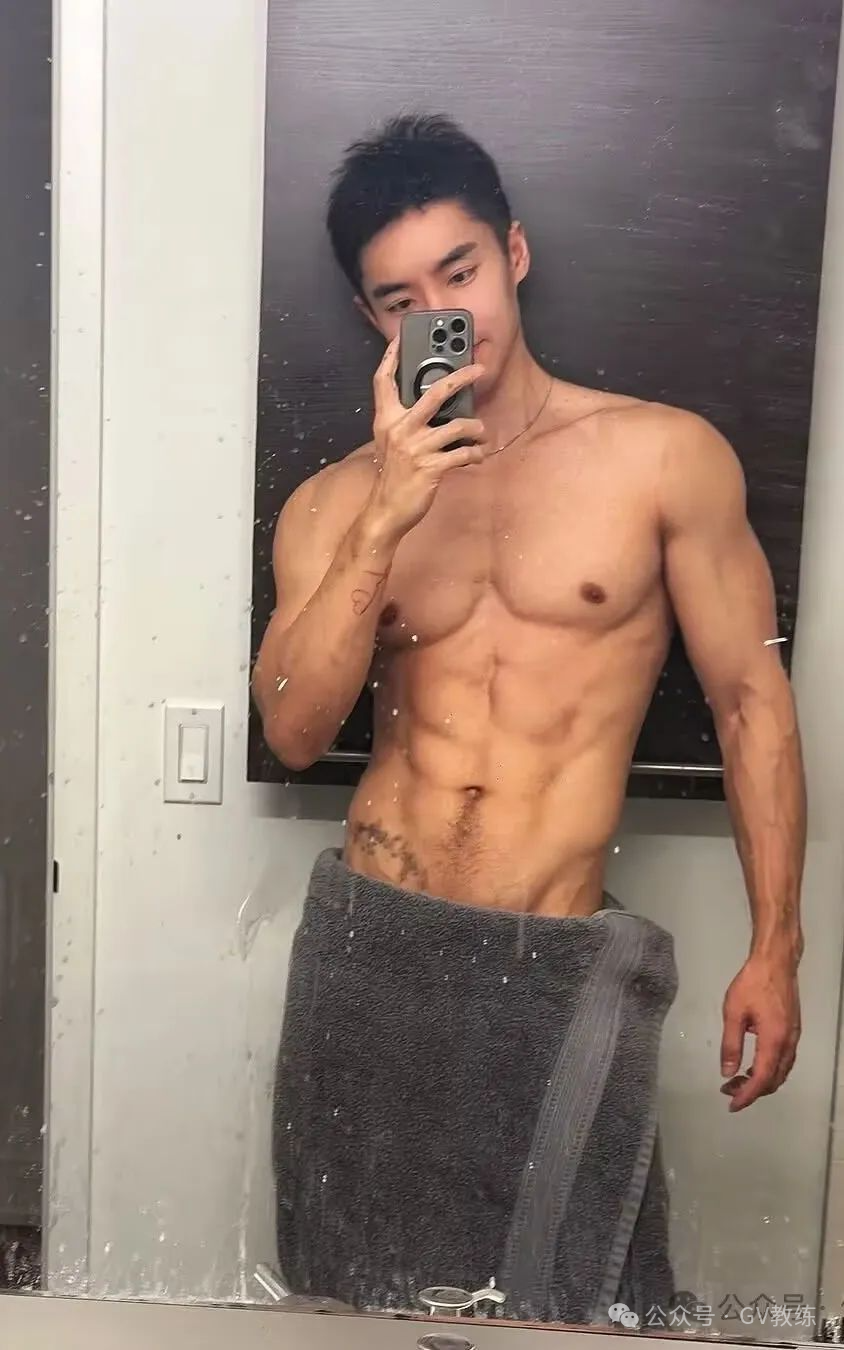 精品海归薄肌体育生，让外国人疯狂迷恋！