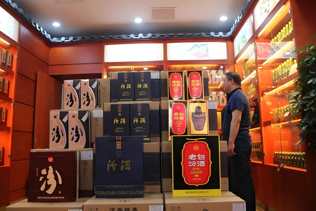 "汾酒前两三年在四川扩大招商力度,又强化终端铺货,陈列的动作,终端势