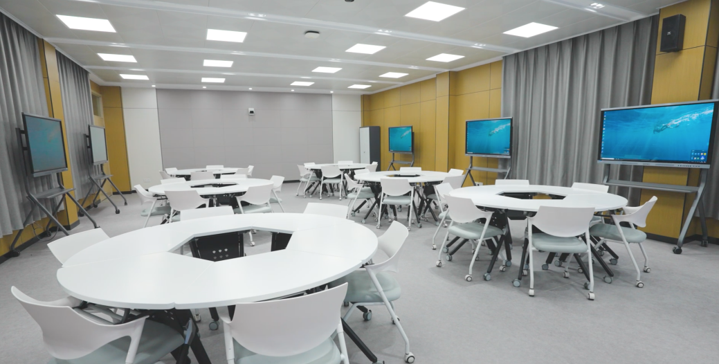 在教育部发布的《职业院校数字校园规范》的指导下,芜湖职业技术学院